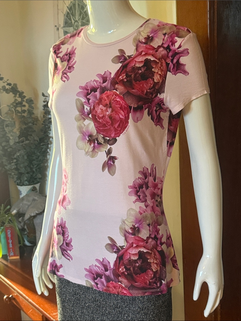 Ted Baker size 3, like new Floral Pink Short-Sleeve Women's Top